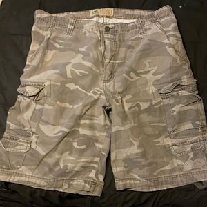 Lee camouflage shorts. 36